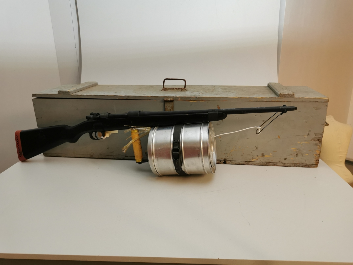 Kongsberg Redningsgevær M.52 med påmontert boks med nylon redningsline