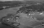 Flygfoto över Hövik vid sjön Bunn i Jönköpings kommun. Nr 970/1965