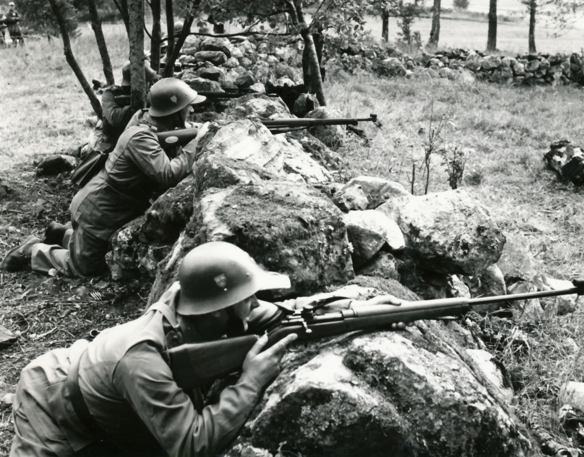 Rikshemvärnstävlingen 1967, sid 3

Från Stn 1.

Bild 1. Lag 33 från Fo 46

Bild 2.  Lag 33 från Fo 46, K G Jansson.
