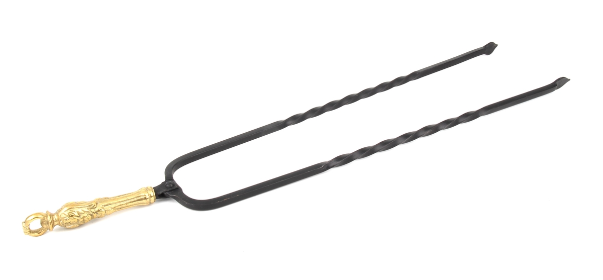 Peissett bestående av ildrake, ildtang, feiebrett og oppheng.