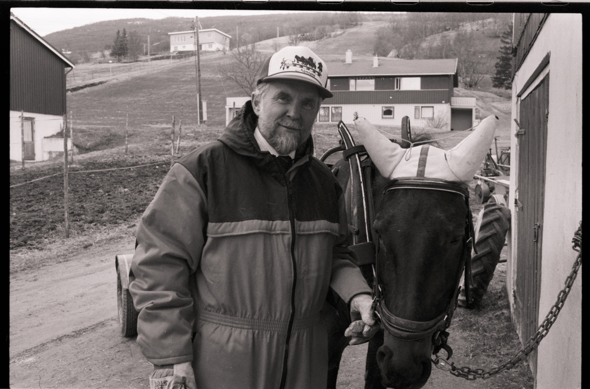 Odd Jørgensen med hest.