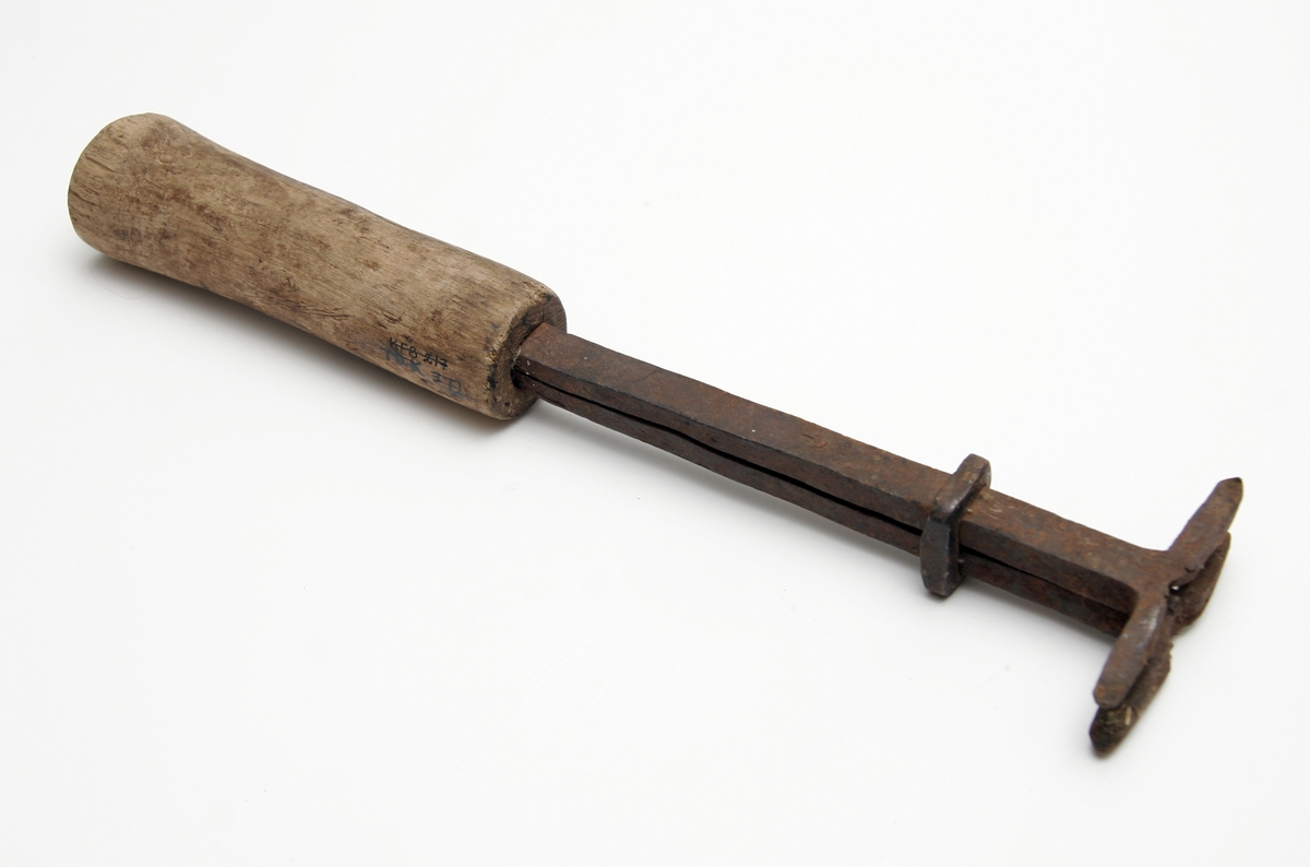 For merking før avretting av tømmervegg.