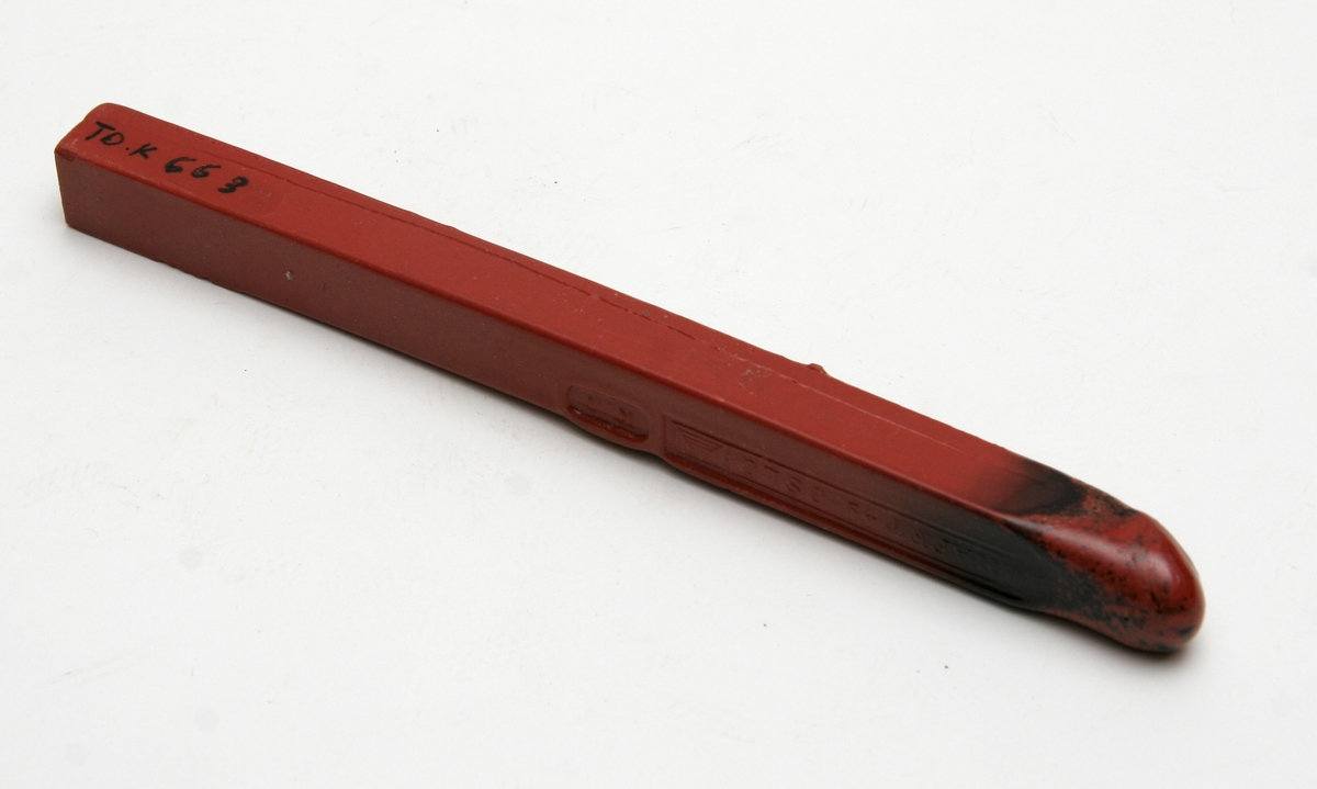 Delvis oppbrukt segllakkstang No. 1 fra Carl Krafft Segllakk-Fabrik.