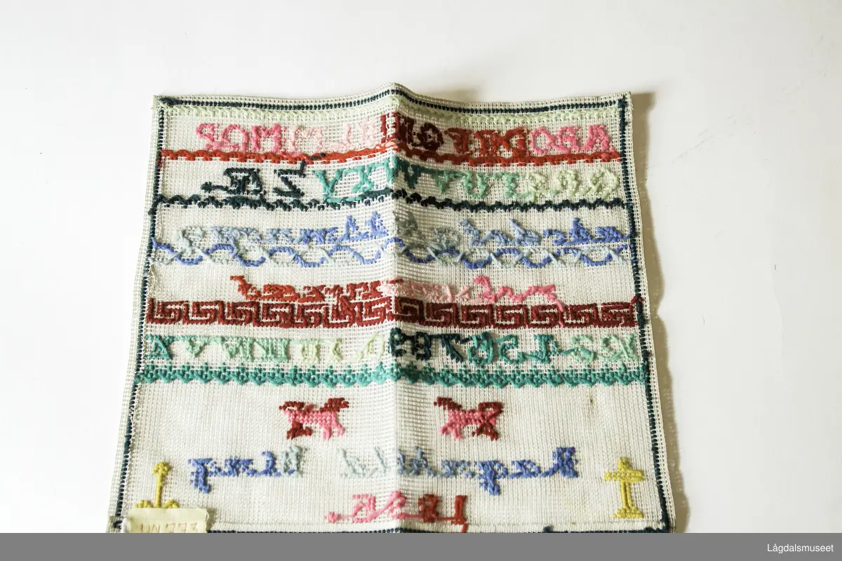 Navneduk brodert av Ragnhild Bing i 1896.