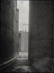 Bygget av Södertälje kanalverk. Slussportarna på plats.