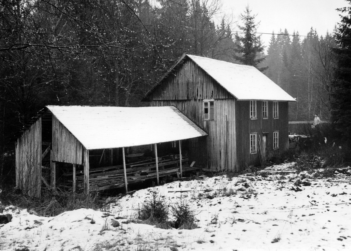 Krogsereds sn. Stixereds sågkvarn. Foto efter omläggning av spåntaket (på ena sidan).