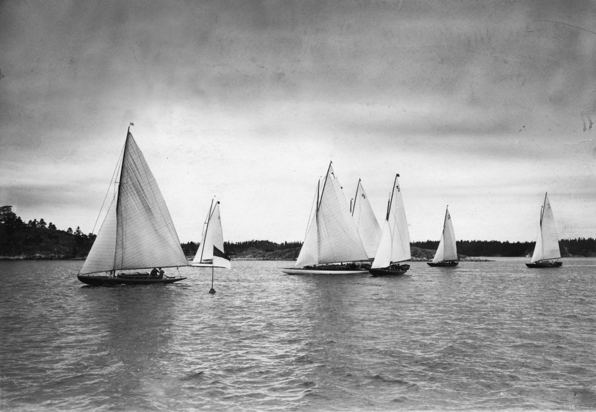 "55 och 75or start vid Saltsjöbaden (Norrholmar) för dist.segl. Juni" [---]