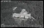 Flygfoto över Sanatoriet Skogsfjället (nu Västerås Centrallasarett), Västerås.