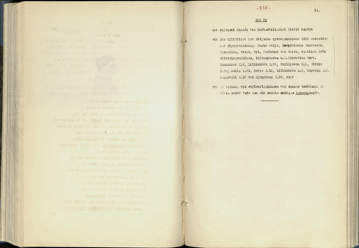 Inbunden samlingsvolym för tidskriften Flygfisken: organ för Sveriges militärflygare, 1917-1919.

Innehåll: artiklar med minnen, händelser och episoder inom den svenska militära pionjärflygningen samt fakta och råd till militära flygare. Illustrationer i form av ritningar och foton.

Sidor framställda genom stencilering med inklistrade fotografier.


Ingående nummer:

1 - augusti 1917 (sida 1-11)
2 - september 1917 (sida 12-21)
3 - oktober 1917 (sida 22-31)
4 - november 1917 (sida 32-42)
5 - december 1917 (sida 43-53)
6 - januari 1918 (sida 54-64)
7 - februari 1918 (sida 65-77)
8 - mars 1918 (sida 78-88)
9 - april 1918 (sida 89-101)
10 - maj 1918 (sida 102-111)
11 - juni 1918 (sida 112-126)
12 - juli 1918 (sida 127-137)
13 - augusti 1918 (sida 138-148)
14 - september 1918 (sida 149-157)
15 - oktober 1918 (sida 158-168)
16 - november 1918 (sida 169-180)
17 - december 1918 (sida 181-190)
18 - januari 1919 (sida 191-202)
19 - februari 1919 (sida 203-214)
20 - mars 1919 (sida 215-226)
21 - april 1919 (sida 227-240)
22 - maj 1919 (sida 241-251)
23 - juni 1919 (sida 252-263)
24 - juli 1919 (sida 264-274)
25 - september 1919 (sida 275-286)
26 - oktober 1919 (sida 287-298)
27 - december 1919 (sida 299-309)