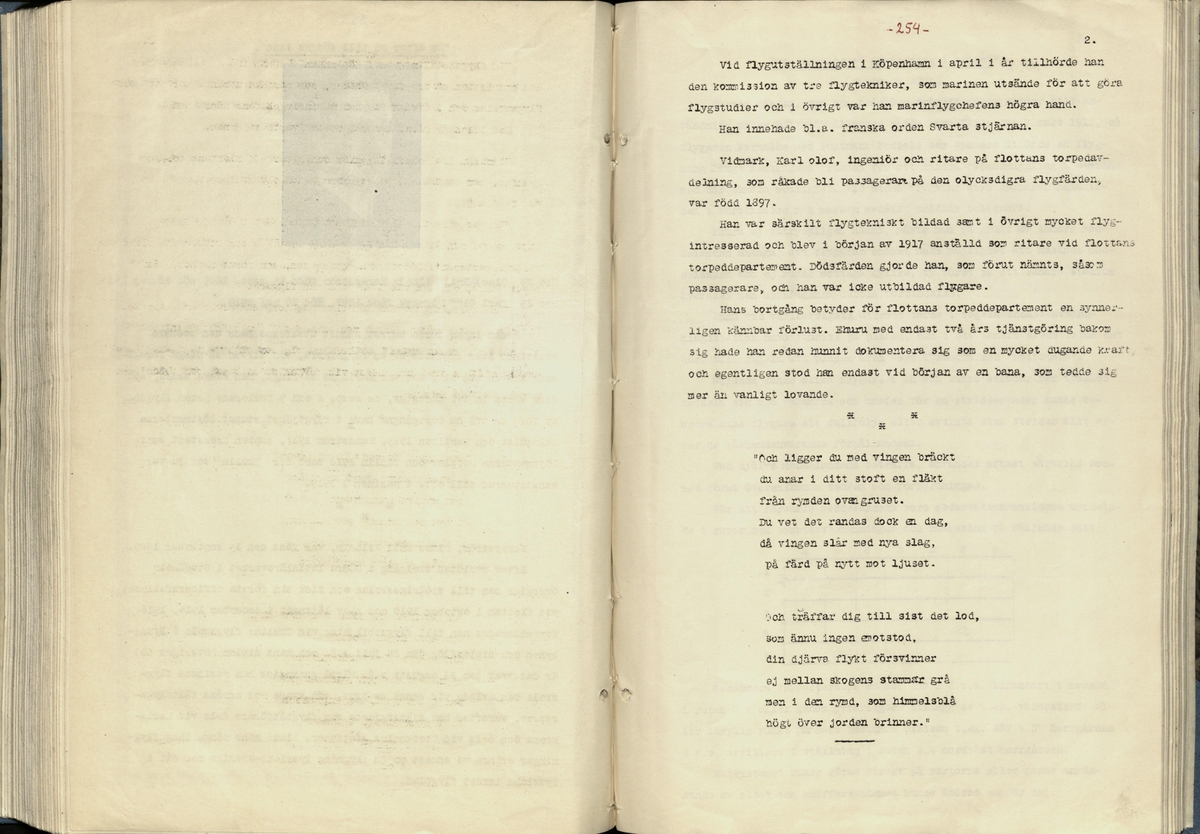 Inbunden samlingsvolym för tidskriften Flygfisken: organ för Sveriges militärflygare, 1917-1919.

Innehåll: artiklar med minnen, händelser och episoder inom den svenska militära pionjärflygningen samt fakta och råd till militära flygare. Illustrationer i form av ritningar och foton.

Sidor framställda genom stencilering med inklistrade fotografier.


Ingående nummer:

1 - augusti 1917 (sida 1-11)
2 - september 1917 (sida 12-21)
3 - oktober 1917 (sida 22-31)
4 - november 1917 (sida 32-42)
5 - december 1917 (sida 43-53)
6 - januari 1918 (sida 54-64)
7 - februari 1918 (sida 65-77)
8 - mars 1918 (sida 78-88)
9 - april 1918 (sida 89-101)
10 - maj 1918 (sida 102-111)
11 - juni 1918 (sida 112-126)
12 - juli 1918 (sida 127-137)
13 - augusti 1918 (sida 138-148)
14 - september 1918 (sida 149-157)
15 - oktober 1918 (sida 158-168)
16 - november 1918 (sida 169-180)
17 - december 1918 (sida 181-190)
18 - januari 1919 (sida 191-202)
19 - februari 1919 (sida 203-214)
20 - mars 1919 (sida 215-226)
21 - april 1919 (sida 227-240)
22 - maj 1919 (sida 241-251)
23 - juni 1919 (sida 252-263)
24 - juli 1919 (sida 264-274)
25 - september 1919 (sida 275-286)
26 - oktober 1919 (sida 287-298)
27 - december 1919 (sida 299-309)