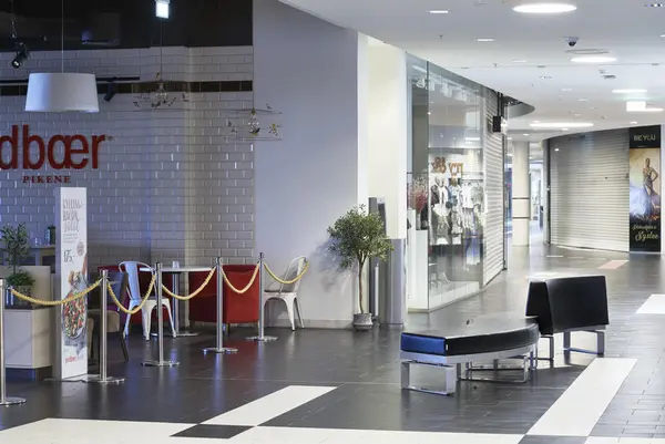 Stengte butikker på Strømmen Storsenter under koronanedstengningen