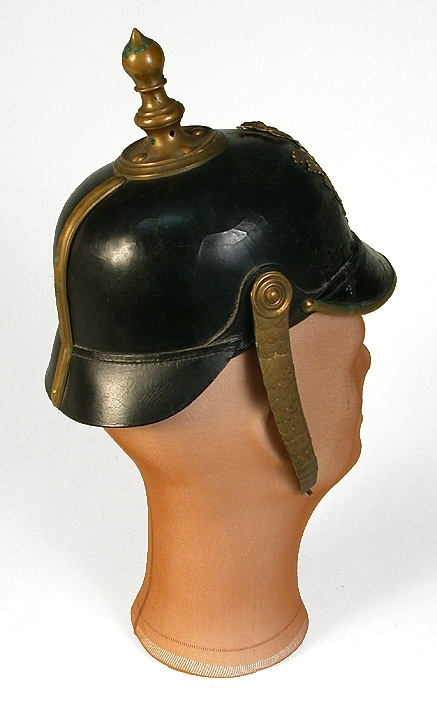 Anmärkning: " Pickelhuva ".