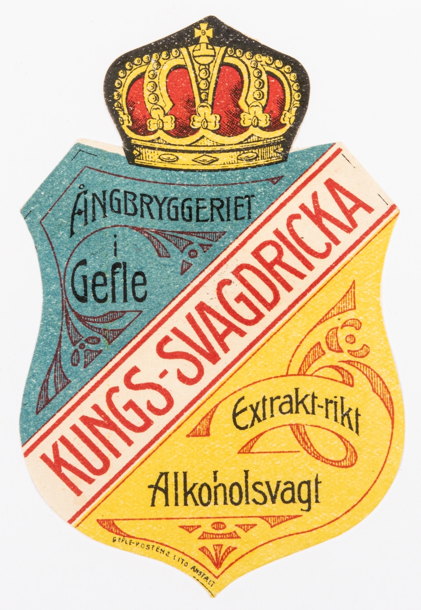 Kungs-svagdricka, extra rikt, alkoholsvag. Ångbryggeriet, Gefle.
Form av en sköld med kungakrona. Blågul.

Bryggerietiketter, 33 st. Papper, från olika bryggerier i Gävle.