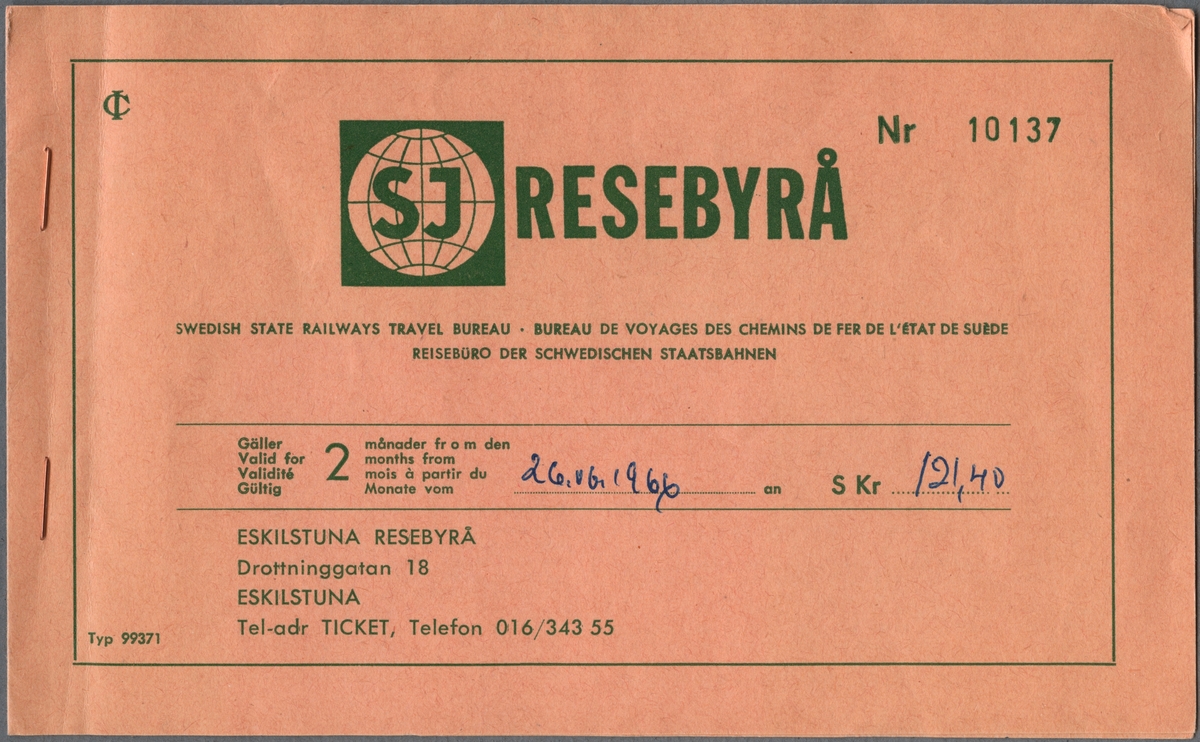 Biljettblock som innehållit färdkuponger. Framsida med texten "SJ RESEBYRÅ" samt ifyllt datum och pris. Färdkuponernas giltighet var två månader från första giltighetsdatum. Användningsföreskrifter på svenska, engelska, franska och tyska.