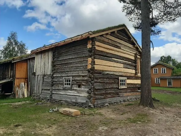 Stallåven i Museumsparken fikk en høyst nødvendig opprustning på sommeren, og framstår nå som et praktbygg.