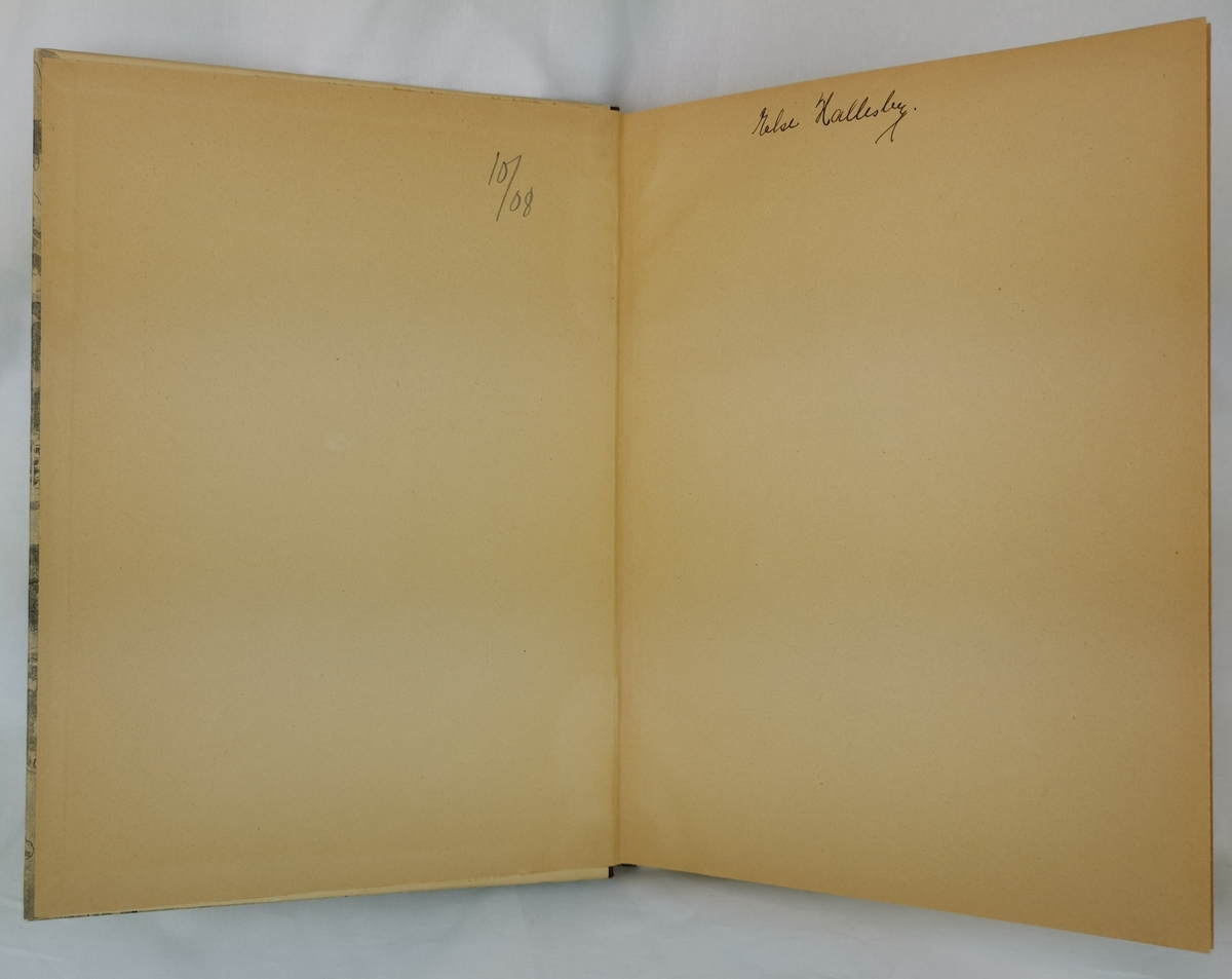 Boka "Falstad", utgitt av Lutherstiftelsens forlag i 1945. Boka inneholder Leif Hallesbys strektegninger fra Falstad og tekster av Eivind Osnes. Osnes var fange på Falstad oktober–desember 1942, Hallesby fra oktober 1942 til mai 1944. Bakerst i boka er gjengitt åtte håndskrevne sider med Hallesbys notater fra celle. Hallesby døde i Sverige i april 1945, under hjemreise fra fangeleirer i Tyskland. Dette eksemplaret av boka har tilhørt hans enke Else Hallesby, og har hennes navnetrekk.