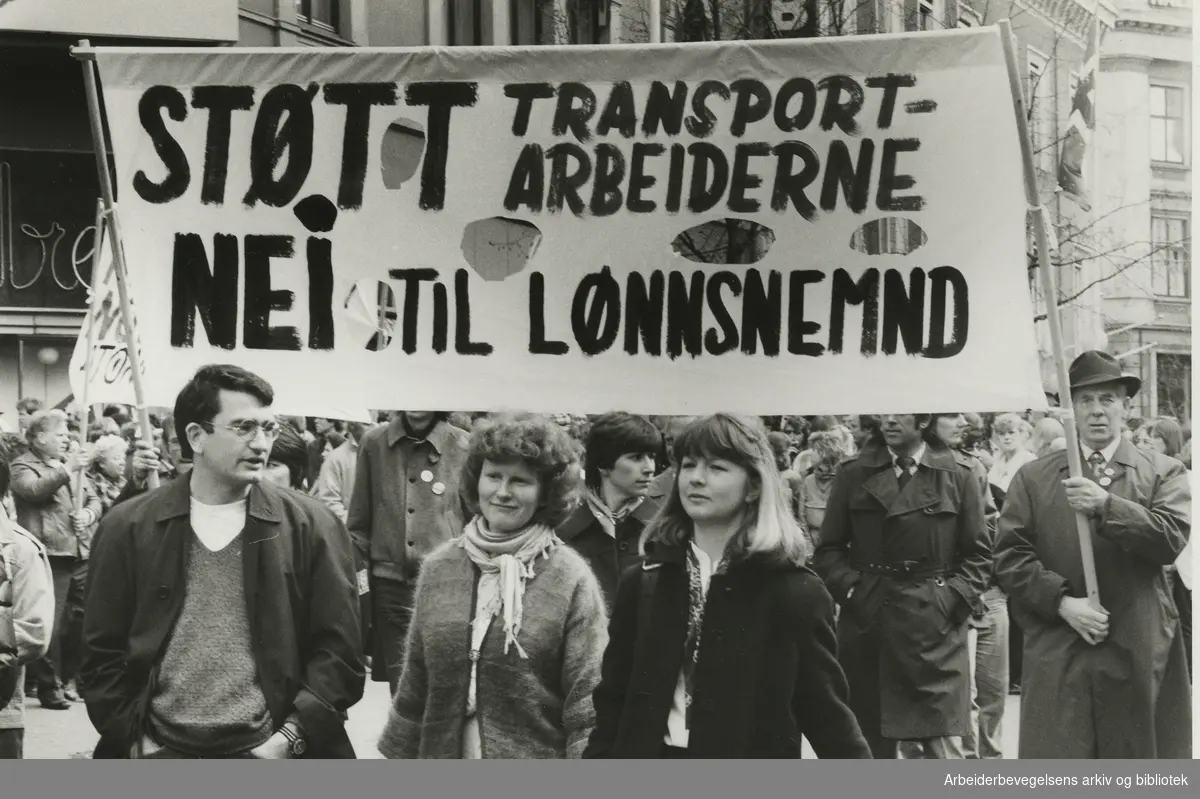 1. mai 1982, Oslo. Parole: Støtt transportarbeiderne, Nei til lønnsnemd