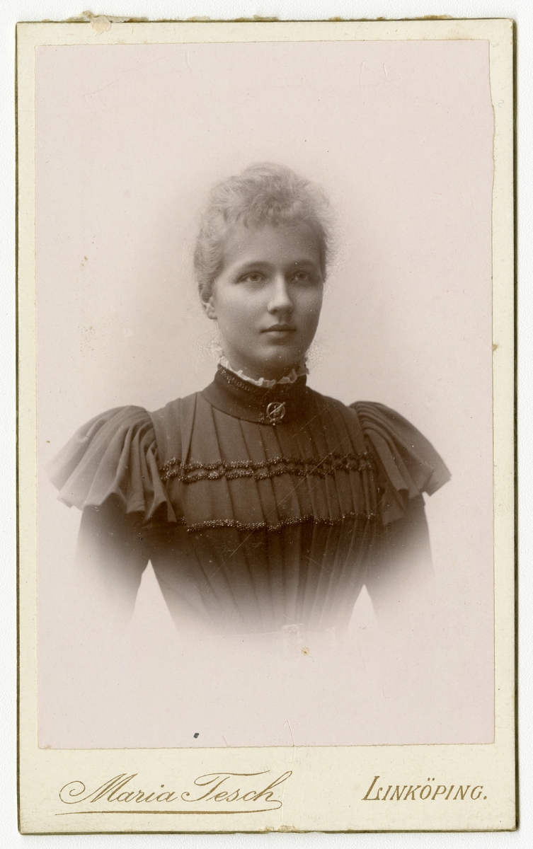 Porträtt av Anna Mathilda Danielsson, Erikstad gård, Bankekind församling, Östergötland.