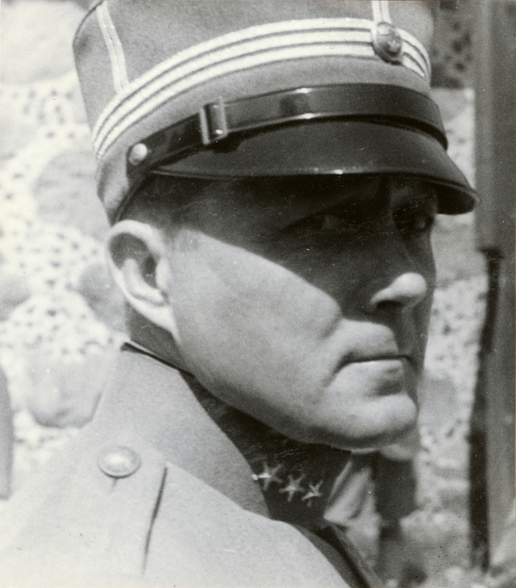 Text i fotoalbum: "1936 juni. Intendentur-fältövningen i Röstånga.  Landgren".