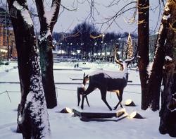 Arne Vigelands "To hjorter" på Eidsvolls plass.