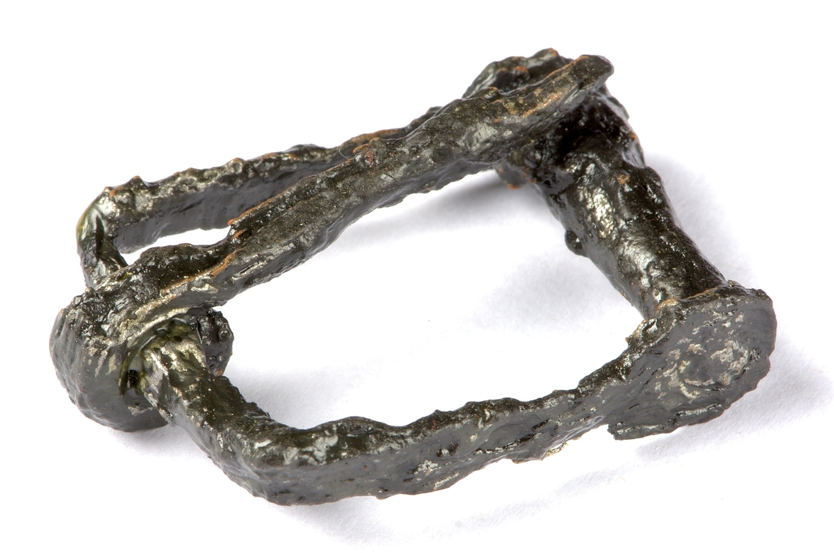 Fyrkantig sölja i järn.