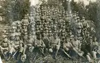 Gruppfoto 1922-23

IV. Fördelningens studentkompani

Namn, se bild 2:

5.  Löjtnant Arne Remahl. I 26 (Vaxholms grenadjärer)
6.  Kapten Carl Leijonhufvud I 10
7.  Löjtnant Ejnar Engström I 10.