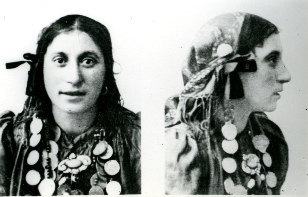 Portr&auml;ttbild av en romsk kvinna. Bilen &auml;r troligen tagen under tidigt  1900-tal och kvinnan h&ouml;r antagligen till de f&ouml;rsta kelderashromerna i  Sverige. -Romska Kulturcentret i Malm&ouml; / DigitaltMuseum