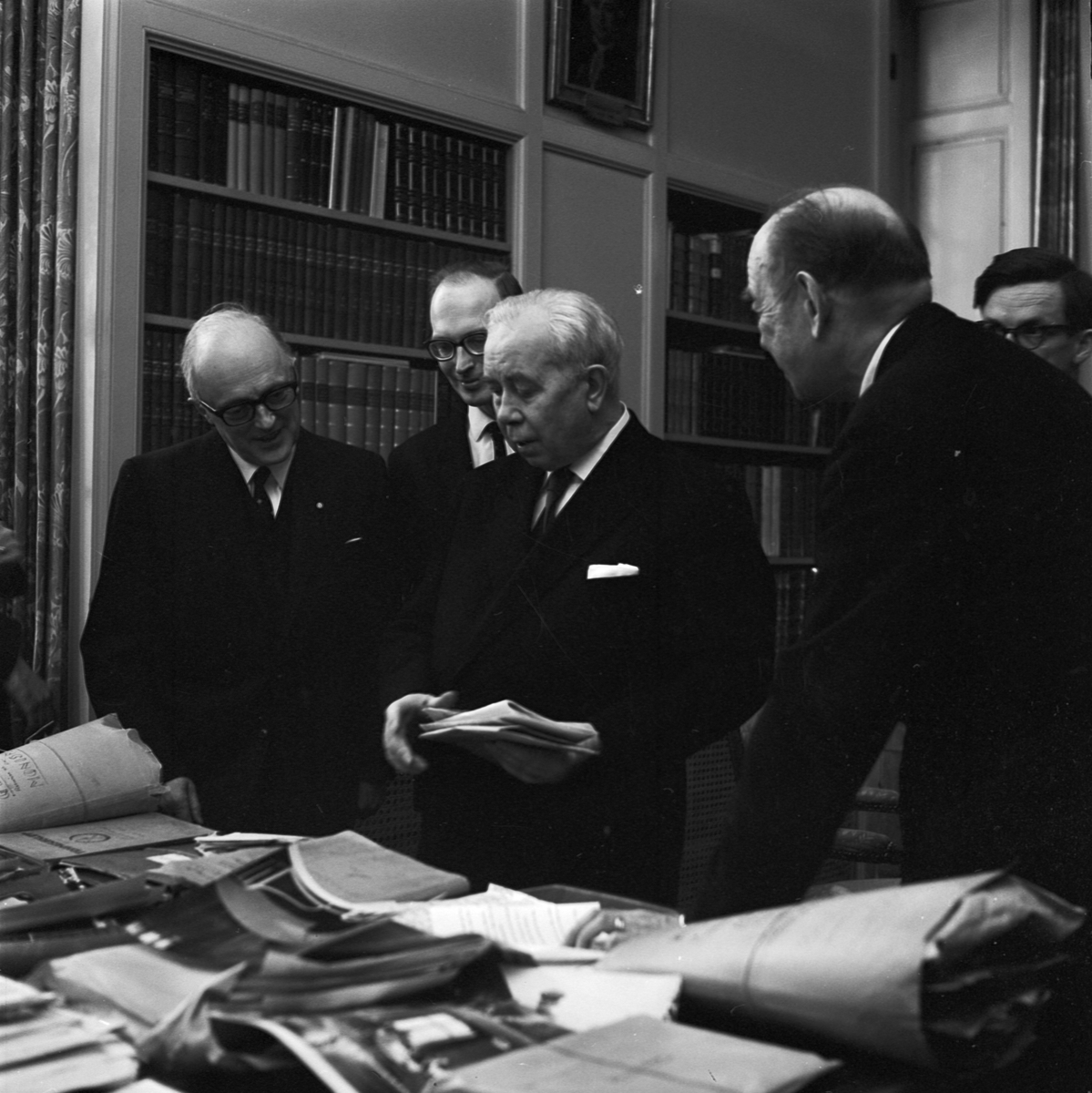 Manuskript och klipparkiv, gåvor från Ivar Lo-Johansson till Carolina Rediviva, Uppsala, februari 1963