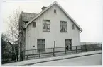 Västerås, Iggebygärdet.
Trävilla i kv. Vråken, stadsäga 1469. 1972.