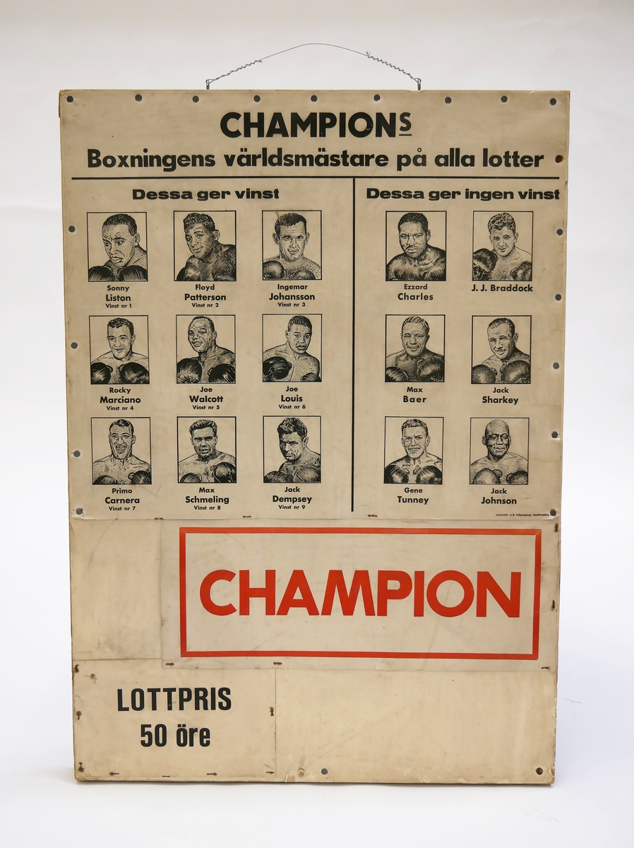 Väggtavla av trä med rubriken "Champions, boxningens världsmästare på alla lotter" samt 15 porträtt av kända boxare. Under bilderna står det "CHAMPION" i rött och "LOTTPRIS 50 öre" i svart. Tavlan har använts i samband med lottförsäljning på Alingsåsparken.