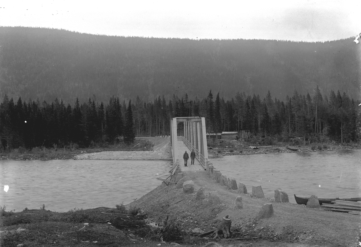 Smedjefloen bru i Jordet, Trysil. Brua sto ferdig i 1909 og ble tatt av isgang i 1933 – se også 0428-0000-06204