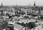 Utsikt från Katarinahissen 1906 över Kornhamnstorg, Stockholm, med fartyg vid kajen.