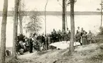 Strandhugget, den 6 juni 1922

Bild 1
Invigning, med en musikgrupp ur musikkåren.

Bild 2
Kartklipp som utvisar läget av underbefälskårens egen plats -- Strandhugget.