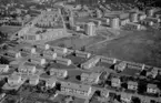 Flygfoto över Avesta 1958. Axel Johnsons väg. Prästgatan. Markusskolan i bakgrunden.