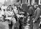 Personalutflykt till Utö 1975-04-24

Louise Cavalli, barnbarn till överste Erik Cavalli (senare gift von Stockenström ) och armétekniker Benny Wallin vid grytorna.