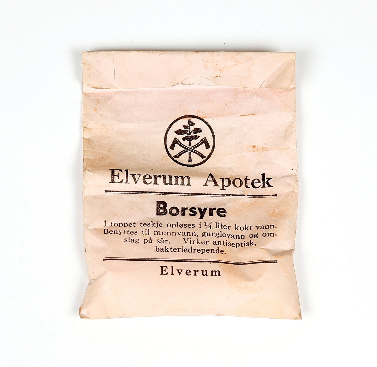 Slipepulver - pigmenter/fargestoff, borsyre, kritt, Bon Ami (skurepulver), sæbe, pigment-pulver (?).