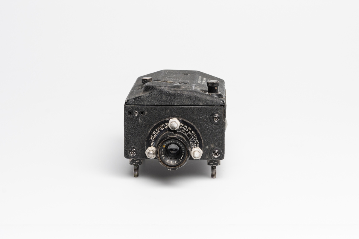 Dette er et 16mm G.S.A.P. (Gun Sight Aim Point)  flyvåpen-filmkamera for 16 mm film. Det ble brukt av U.S. Army Air-force under andre verdenskrig. Kameraet fikk navnet AN-N6 og ble brukt til å dokumentere treff under angrep. Kameraet aktiveres med flyets våpenavtrekker. 
Kameraet har et Kodak Anastigmat 35 mm 3.5 objektiv.