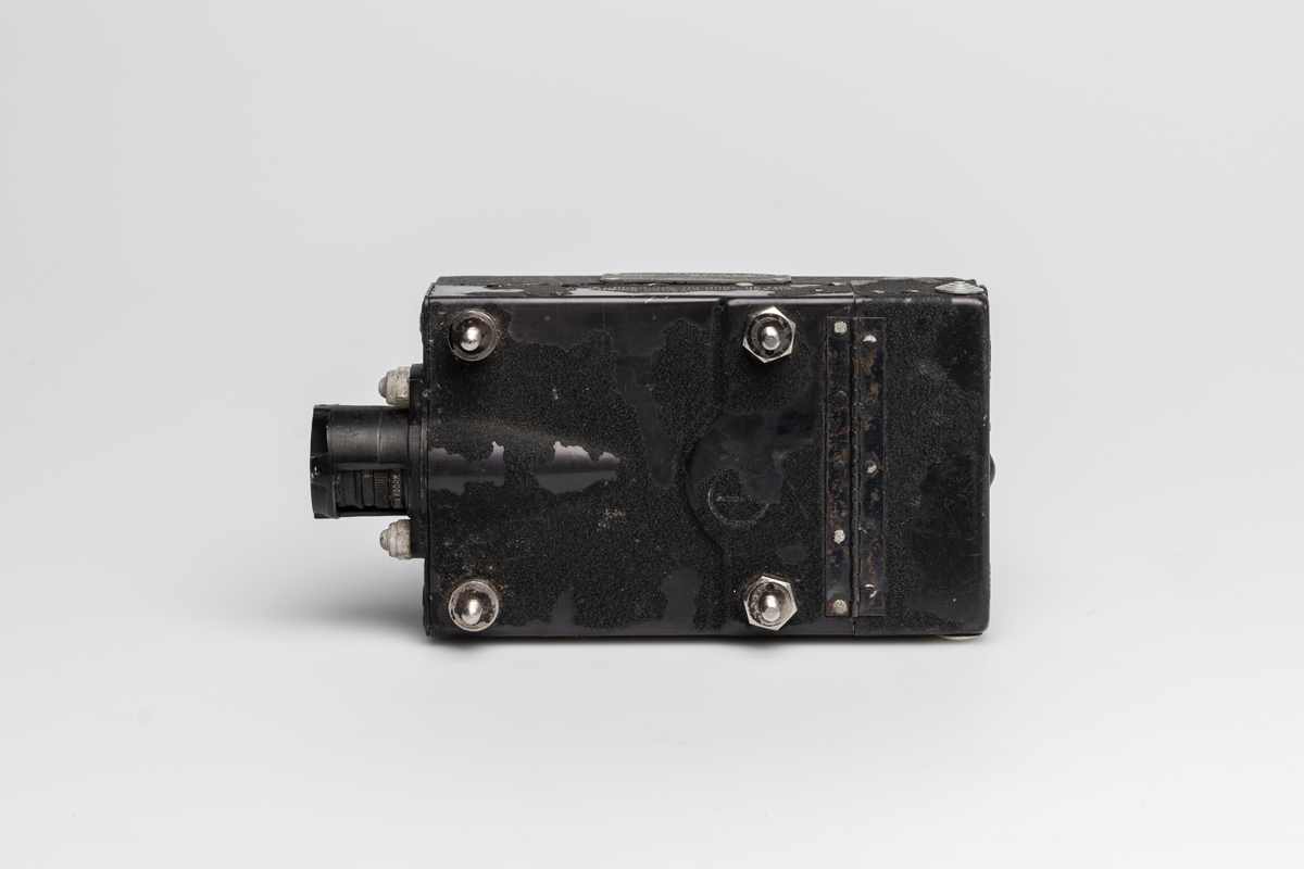 Dette er et 16mm G.S.A.P. (Gun Sight Aim Point)  flyvåpen-filmkamera for 16 mm film. Det ble brukt av U.S. Army Air-force under andre verdenskrig. Kameraet fikk navnet AN-N6 og ble brukt til å dokumentere treff under angrep. Kameraet aktiveres med flyets våpenavtrekker. 
Kameraet har et Kodak Anastigmat 35 mm 3.5 objektiv.