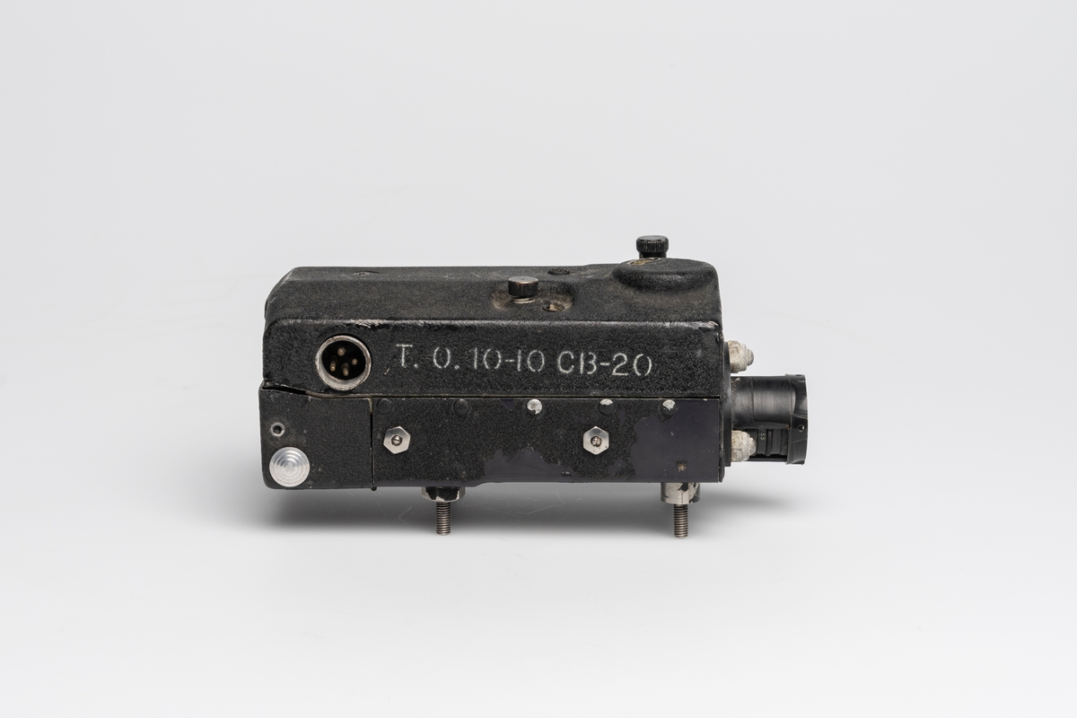 Dette er et 16mm G.S.A.P. (Gun Sight Aim Point)  flyvåpen-filmkamera for 16 mm film. Det ble brukt av U.S. Army Air-force under andre verdenskrig. Kameraet fikk navnet AN-N6 og ble brukt til å dokumentere treff under angrep. Kameraet aktiveres med flyets våpenavtrekker. 
Kameraet har et Kodak Anastigmat 35 mm 3.5 objektiv.