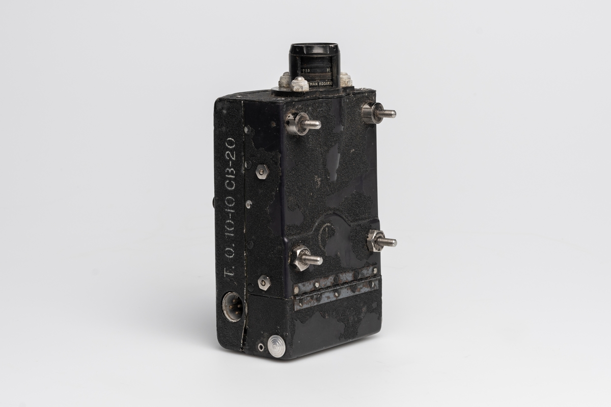 Dette er et 16mm G.S.A.P. (Gun Sight Aim Point)  flyvåpen-filmkamera for 16 mm film. Det ble brukt av U.S. Army Air-force under andre verdenskrig. Kameraet fikk navnet AN-N6 og ble brukt til å dokumentere treff under angrep. Kameraet aktiveres med flyets våpenavtrekker. 
Kameraet har et Kodak Anastigmat 35 mm 3.5 objektiv.