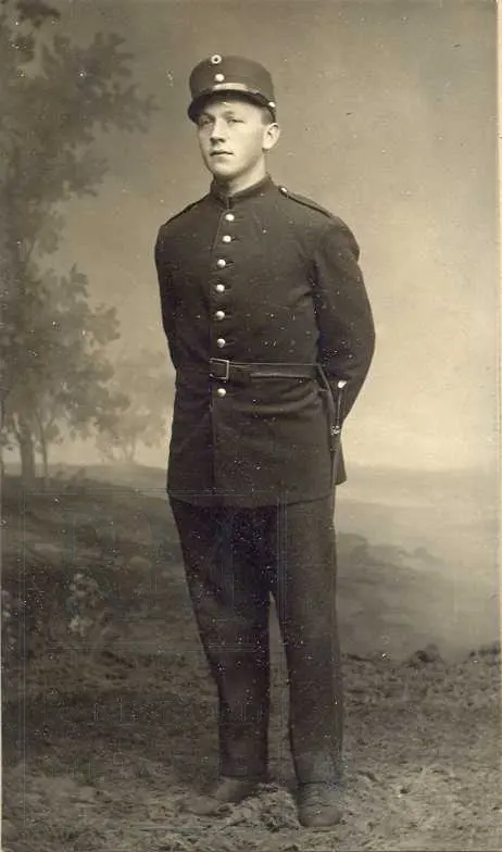 Fotoalbum fra gården Øvre Næs Vestre i Brandbu. Portretter av familien Næs m fl