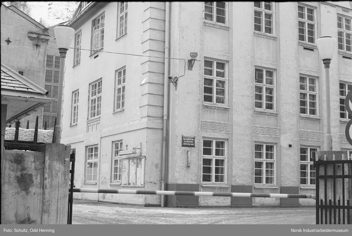 TV-utstyr. Videoovervåkningsanlegg montert på bygninger industriparken.