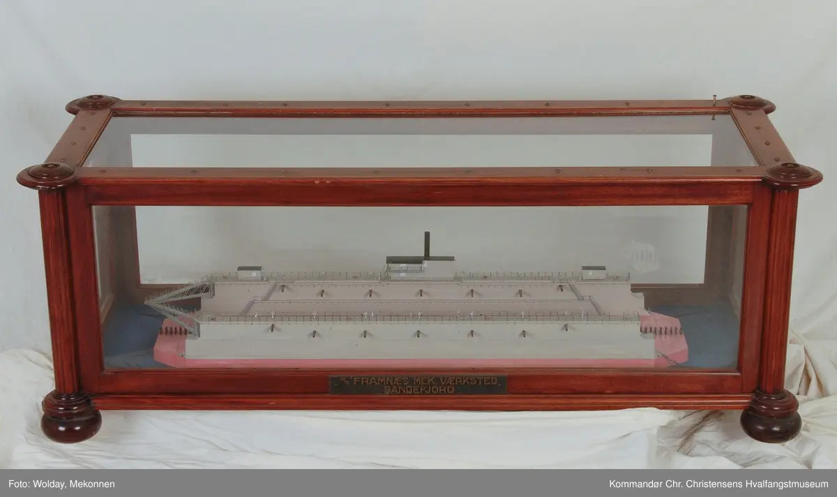 Modell av flytedokk, byggenummer 170 ? ved  Framnes mekaniske Verksted A/S