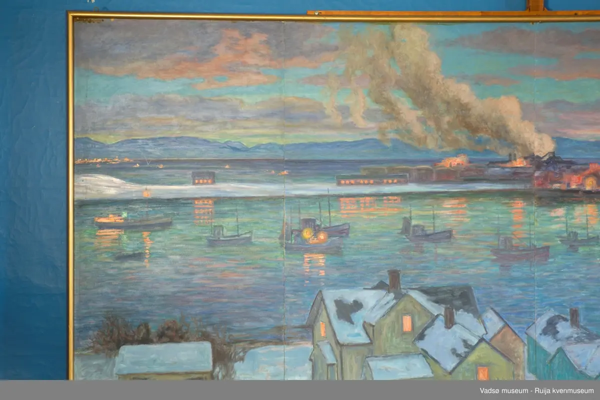 Olje på plate. Usignert. Firedelt panorama over Vadsøya m sildoljefabrikken
