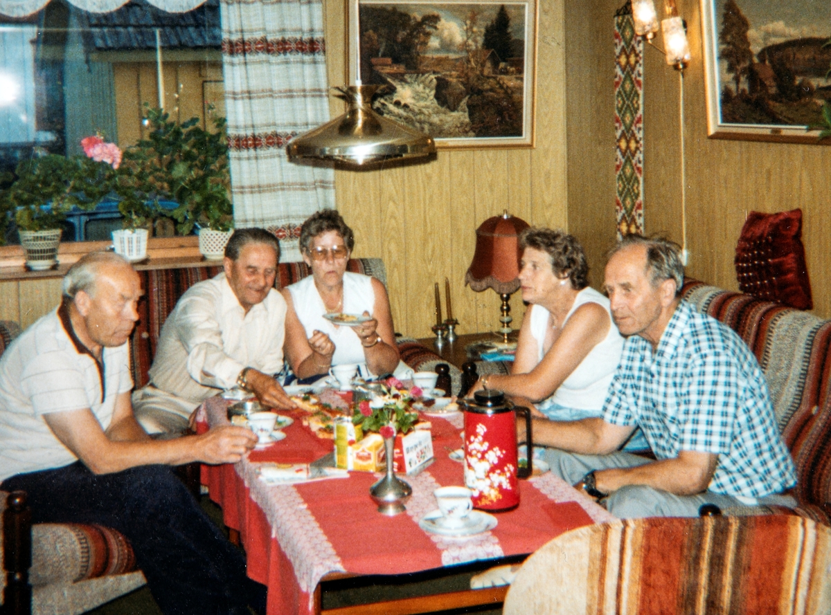 F.v. Reidar Nilsen 1919-1990, Erna Thomassen og Magnus Thomassen fra Alta, Anny Thomassen, Rolf Thomassen 1915-1989,