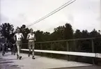SM i gång på Värendsvallen, 1943.
Ledarna i 25km-loppet utanför Värendsvallen.