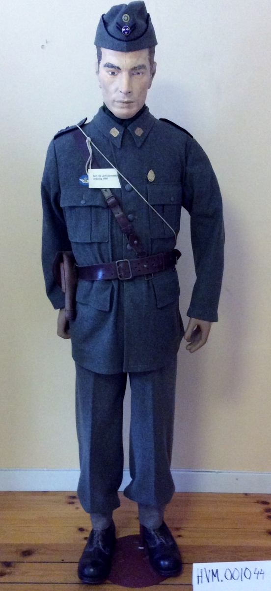 Uniformskoppel, båtmössa. pistolhölster och kängor