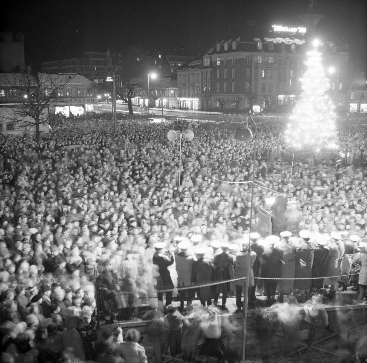 Tenning av juletreet på Torvet