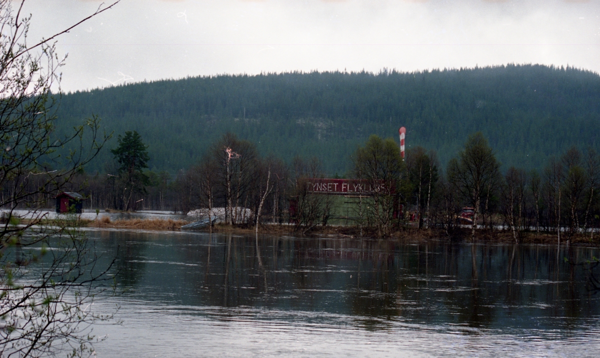 Flom-bilder Tynset flyplass