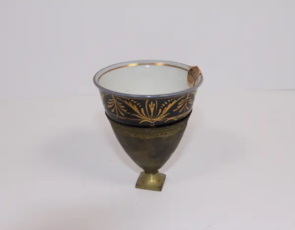 Tyrkisk kaffekopp med messingfot